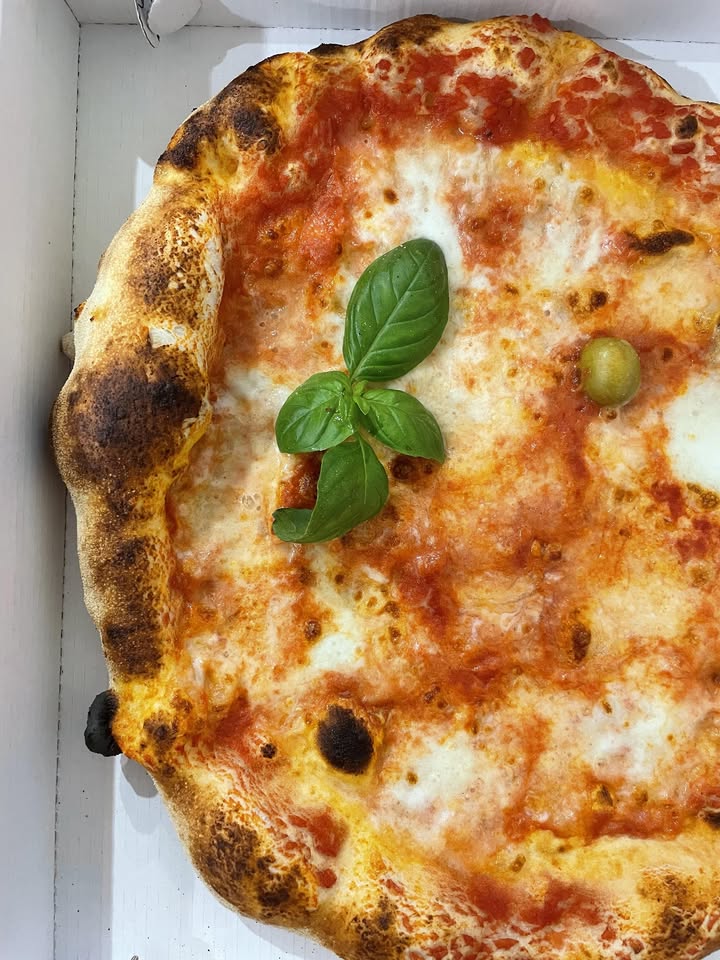 Margherita cotta nel forno a gas rotante